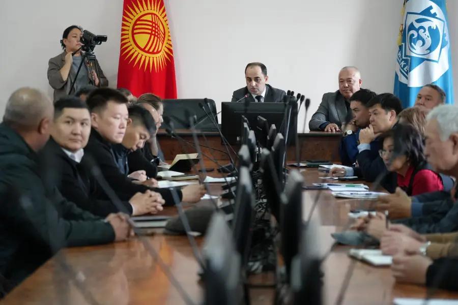 The Mayor's Office was deciding how to improve the Osh market