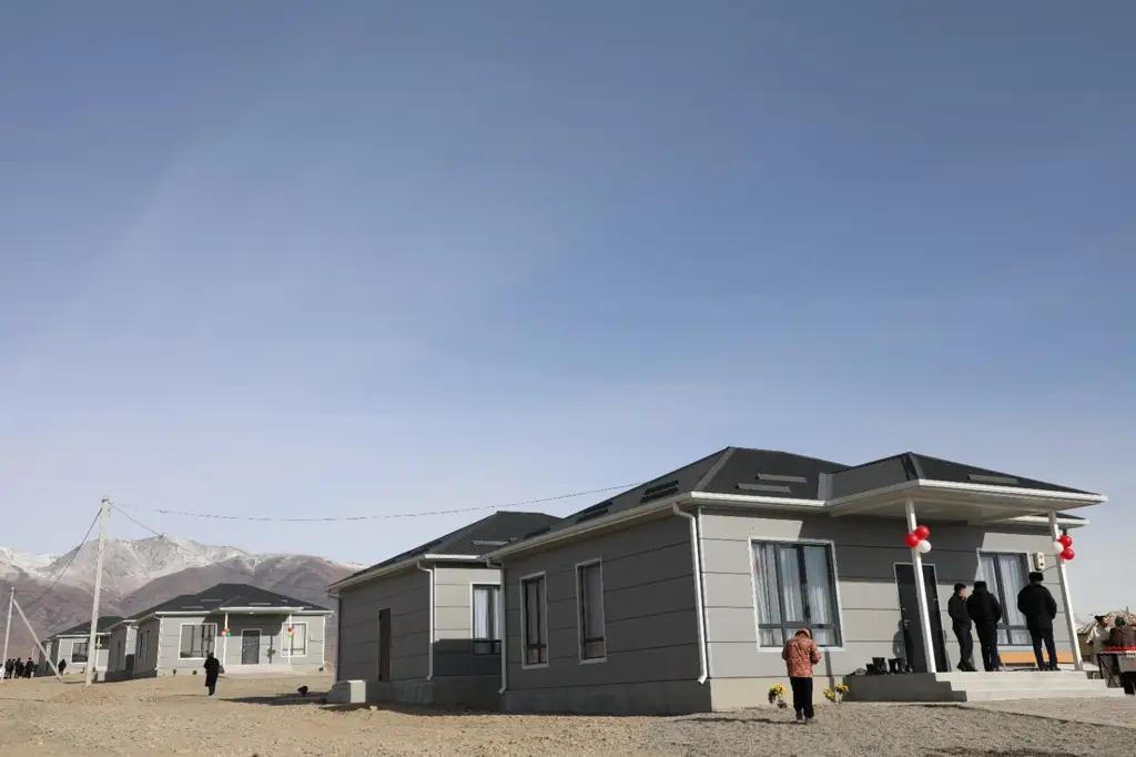 Six families in Balykchy were given keys to new homes