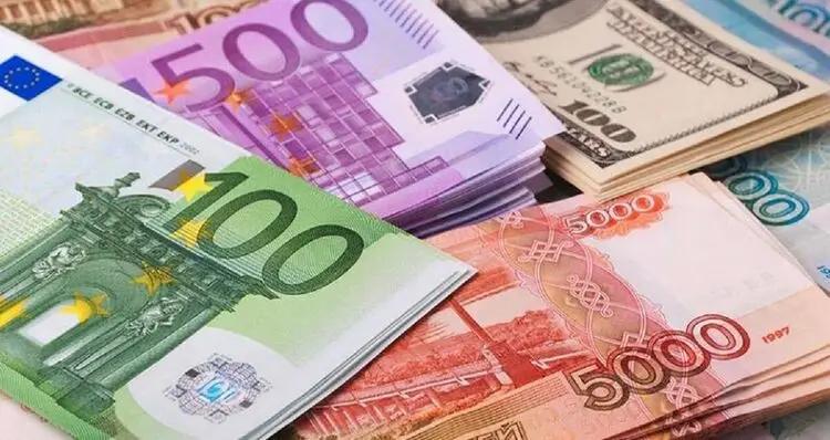 Сом укрепился к рублю и тенге, евро и юань показали рост