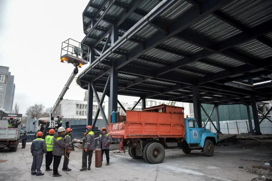 Demolition of structure near Aichurok shopping center begins in Bishkek