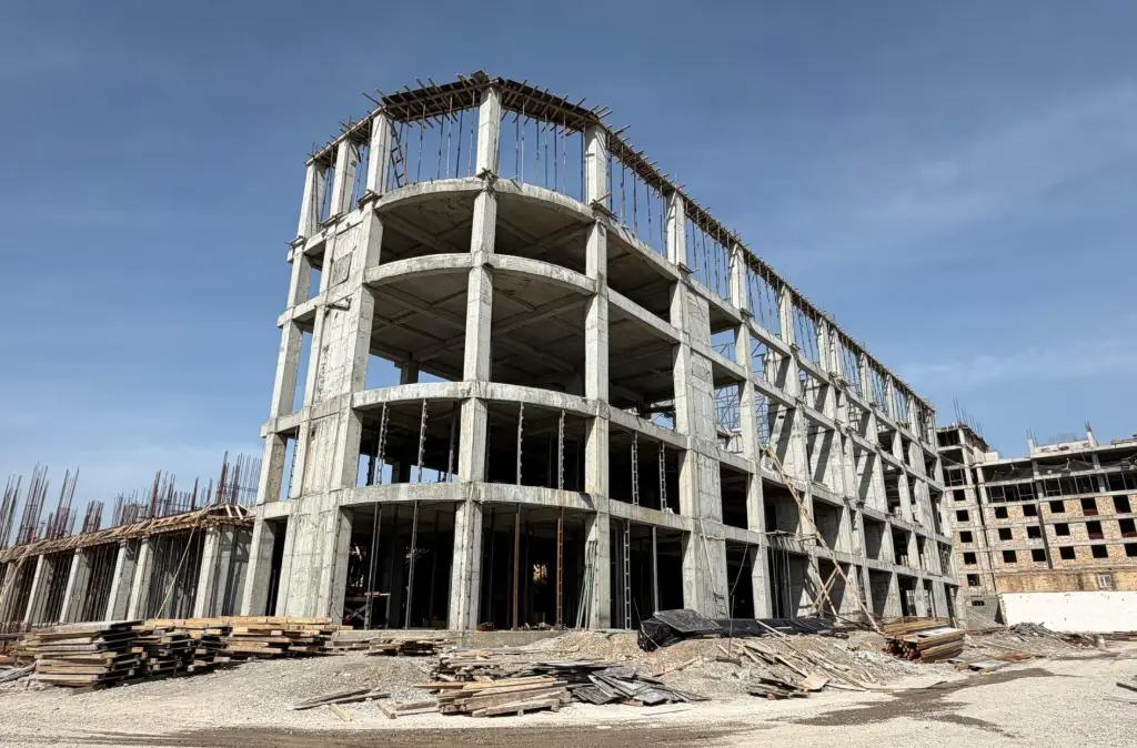 The Ministry of Construction is reviewing projects in Manas worth over 6.8 billion KGS