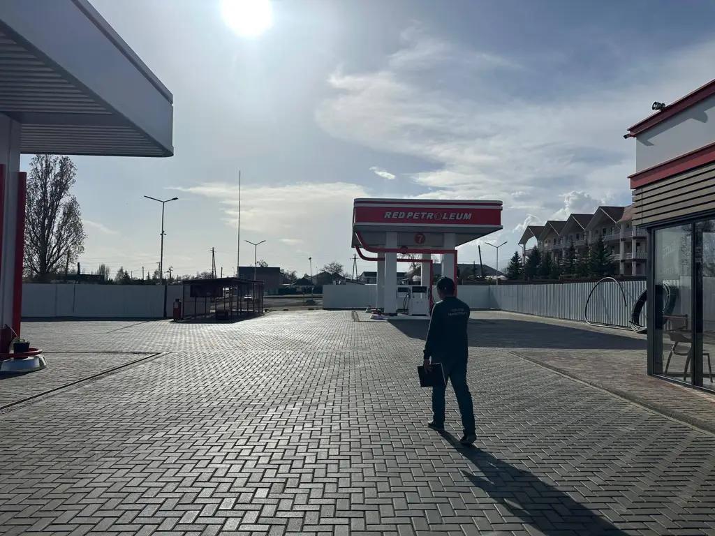 An illegal petrol station in Cholpon-Ata may be demolished following a court ruling