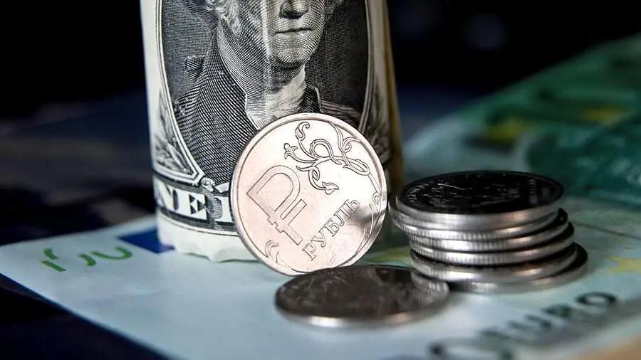 Рубль за два дня потерял 1.54%. Нацбанк обновил курс валют к сому на 25 июня