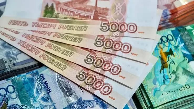 Тенге и рубль укрепились. Курс валют НБ КР на 14 октября