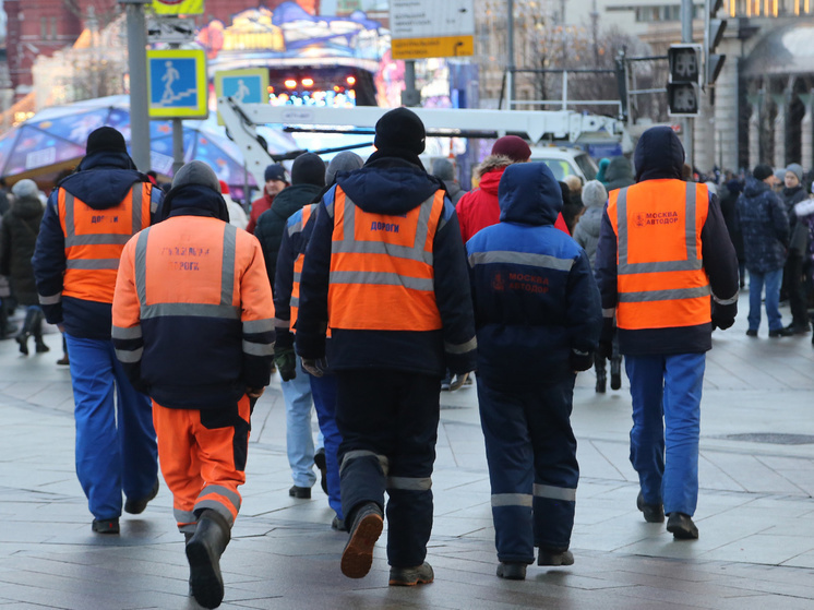 Мигранты в России признались, что получают зарплату в конвертах