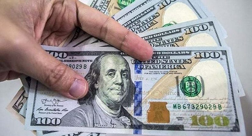 Доллар в очередной раз подешевел на валютных торгах