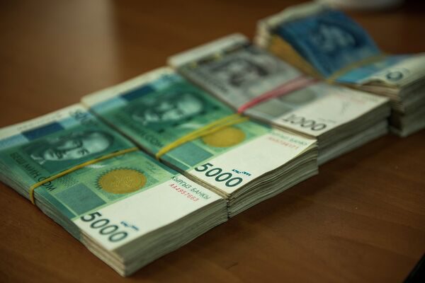 Доллар упал, рубль вырос. Курсы валюты на 21 мая