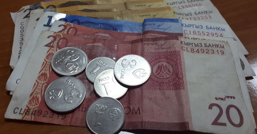 Рубль достиг уровня одного сома. Курсы валют на 29 июня