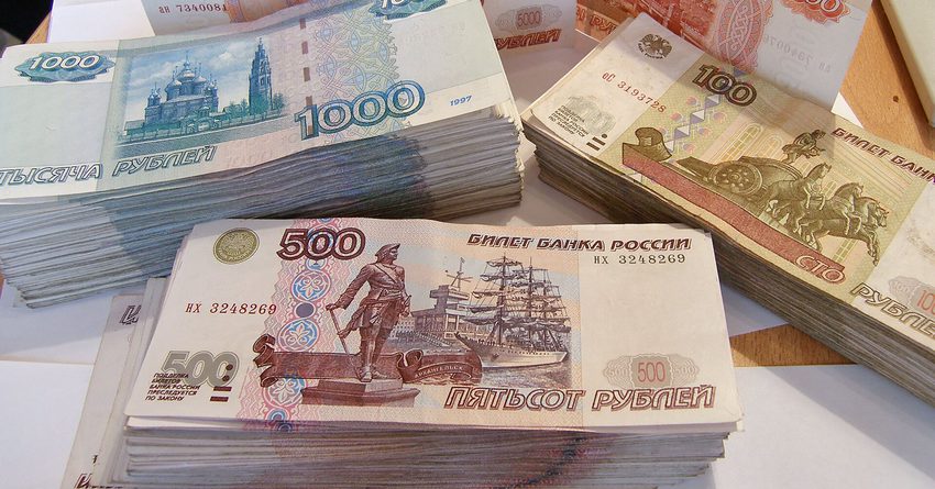 Рубль укрепился к евро, но просел к доллару. Курсы Центробанка