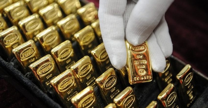 Унция золота НБ КР подешевела на 698 сомов