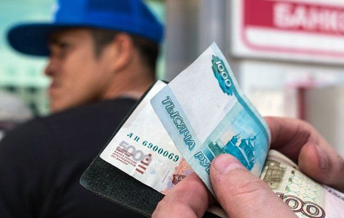 В марте денежные переводы из РФ снизились на 23.3%